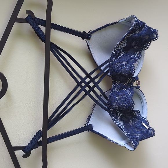 La Vie en Rose. Blue Lace. Magnetic Front-Closure. Push-up Bra. Size 36A. - Picture 5 of 7